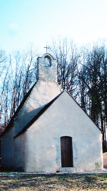 Chapelle N.D. de Pitié à 45210 Chevannes. Petite chapelle du 12ème, restaurée au 17ème, et rehabilitée en 2006